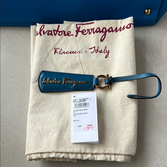 Salvatore Ferragamo Gancini Blue Leather 2 Way Handbag Like New Condition - Picture 2 of 15